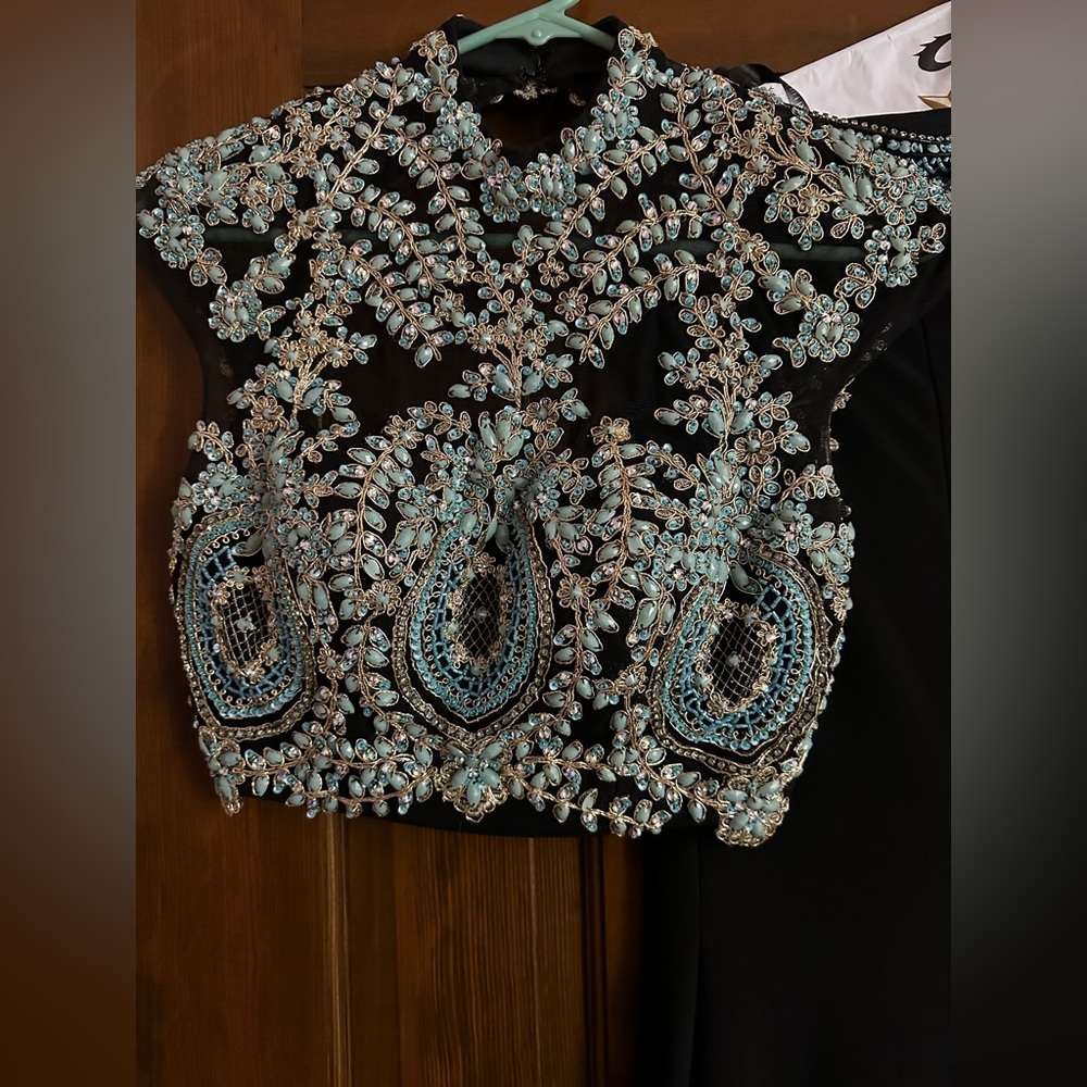 Formal dress - Picture 2 of 8